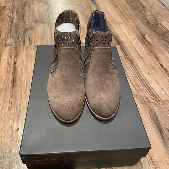 Vince Camuto Prasata Booties in Foxy Verona Size 7.5 - Picture 2 of 4